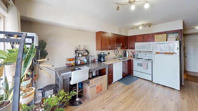 Building Photo - 11220-11220 104 Ave.