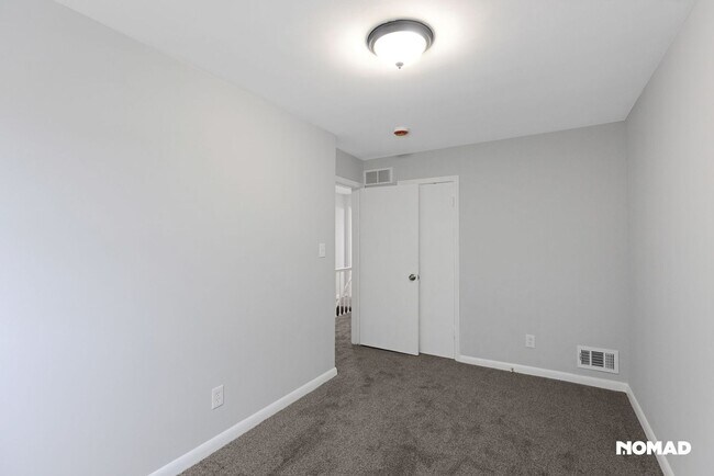 Building Photo - Charming 3BR Townhome in Middle River