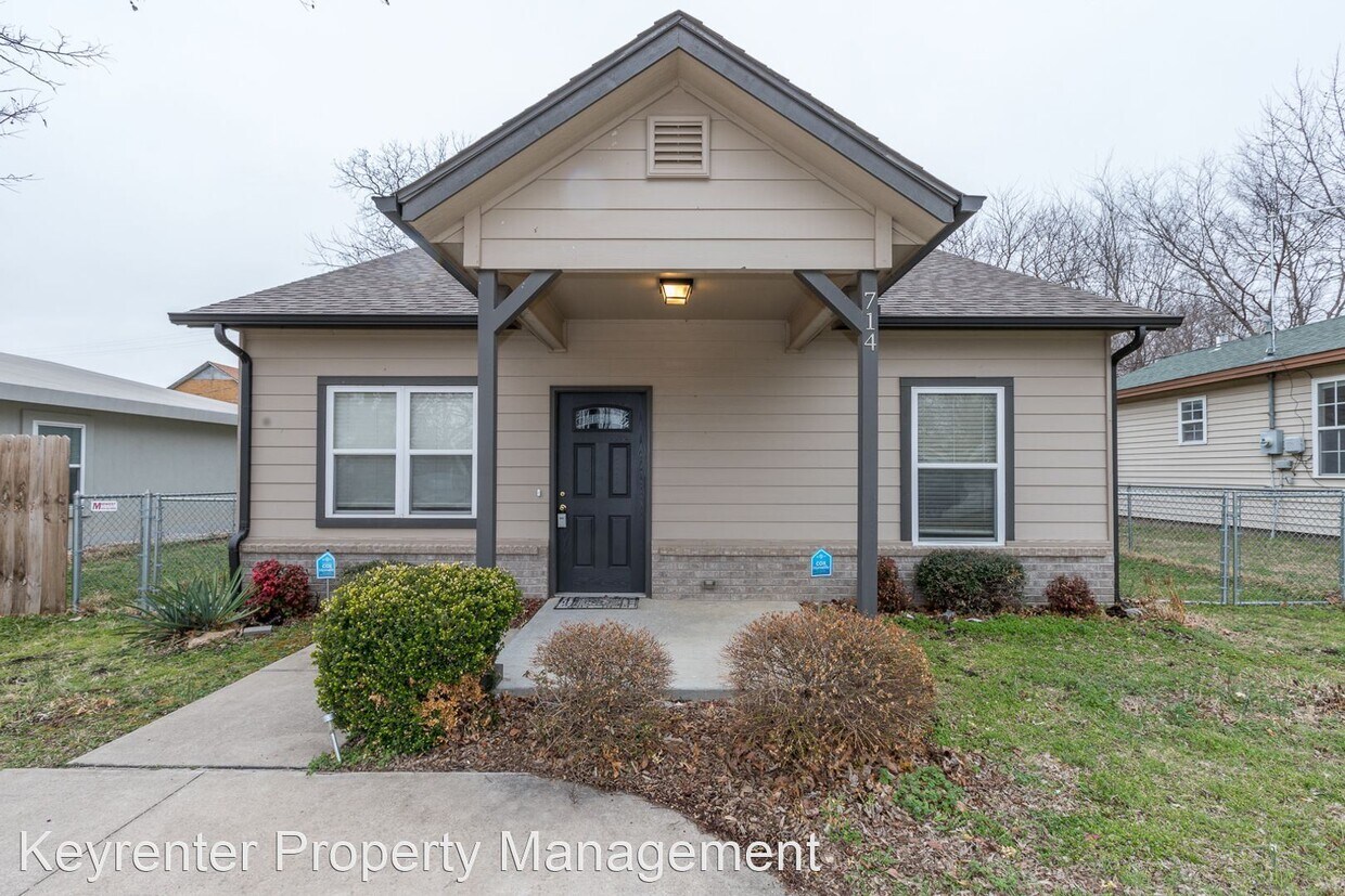 Primary Photo - 3 br, 2 bath House - 714 N Quincy Ave