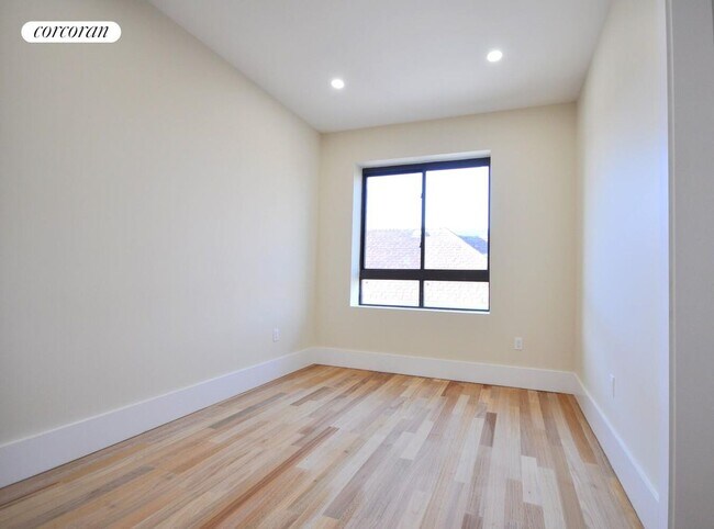 Foto del edificio - 999 Clarkson Ave
