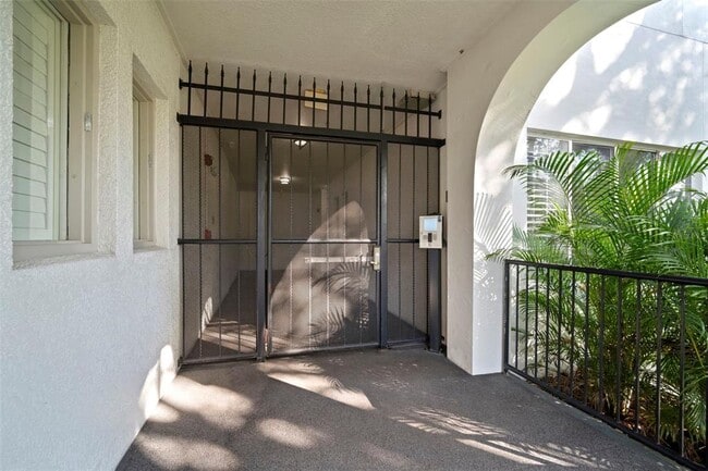 Building Photo - 435 S Oregon Ave