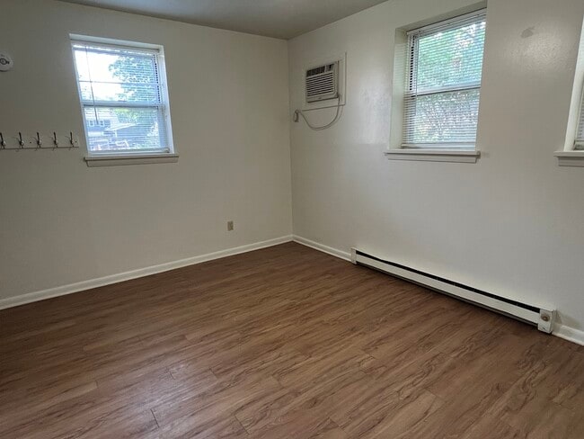 Building Photo - 314 S Poplar St