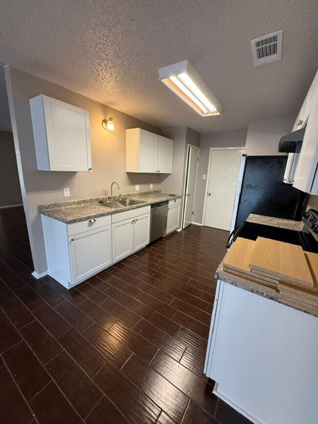 Building Photo - 2703 Schwald Rd