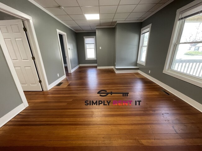 Foto del edificio - Renovated 2 Bedroom on Campus, Free Parkin...