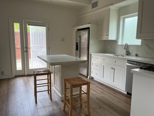 Building Photo - Beachy Montecito Cottage
