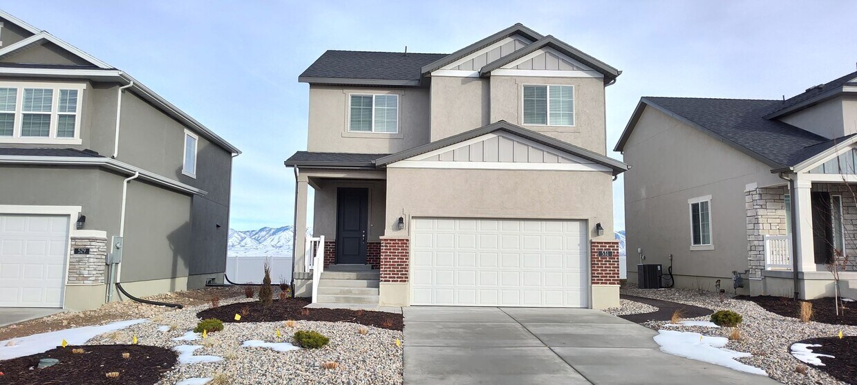 Primary Photo - GET $500 OFF THE FIRST MONTHS RENT!!!!
