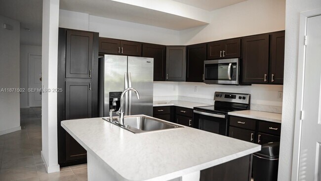 Foto del edificio - 1202 NW 208th Terrace