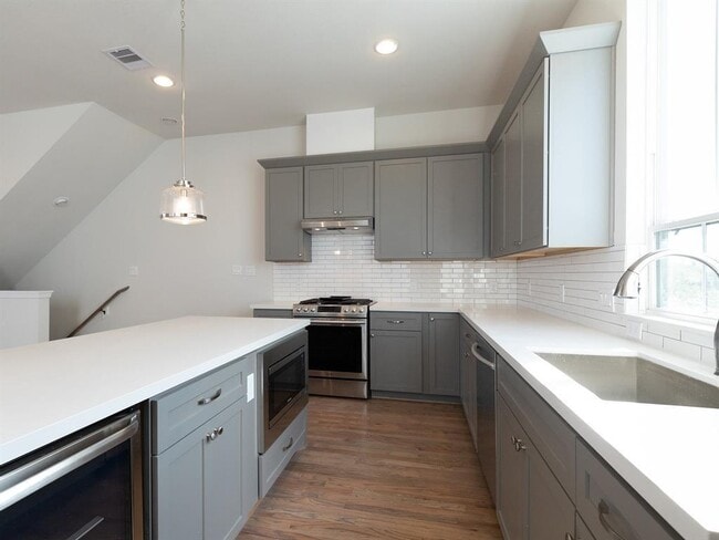 Building Photo - 2810 Grand Fountains Dr