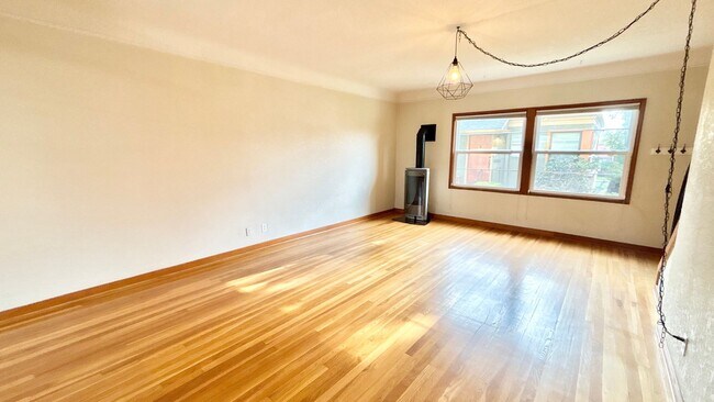 Foto del edificio - Modern Comfort in the Heart of Hosford Abernethy!