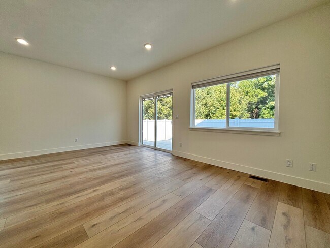 Foto del edificio - 13301 E Alki Ave