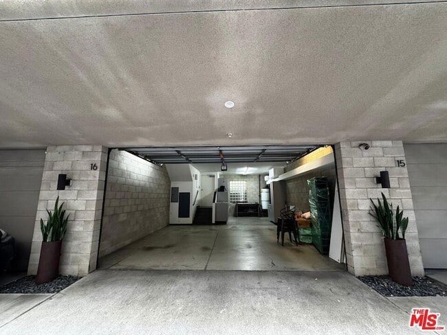 Building Photo - 717 Highland Ave