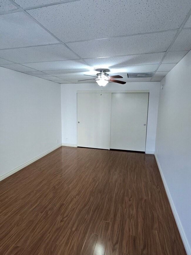 Building Photo - 121 S Swall Dr