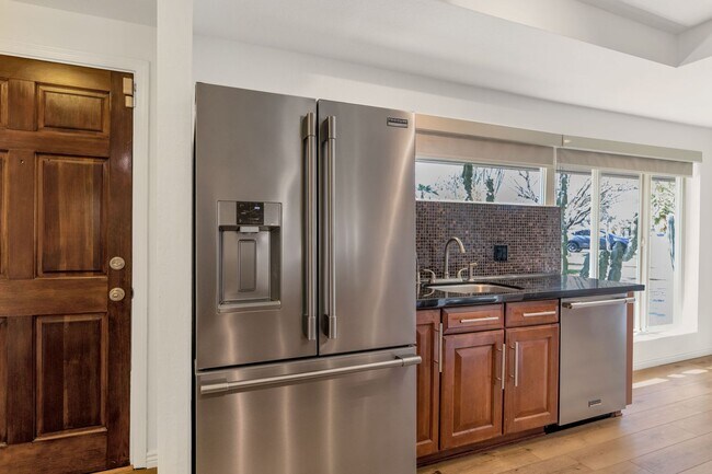 Foto del edificio - 720 W Rose Ln Phoenix, AZ 85013