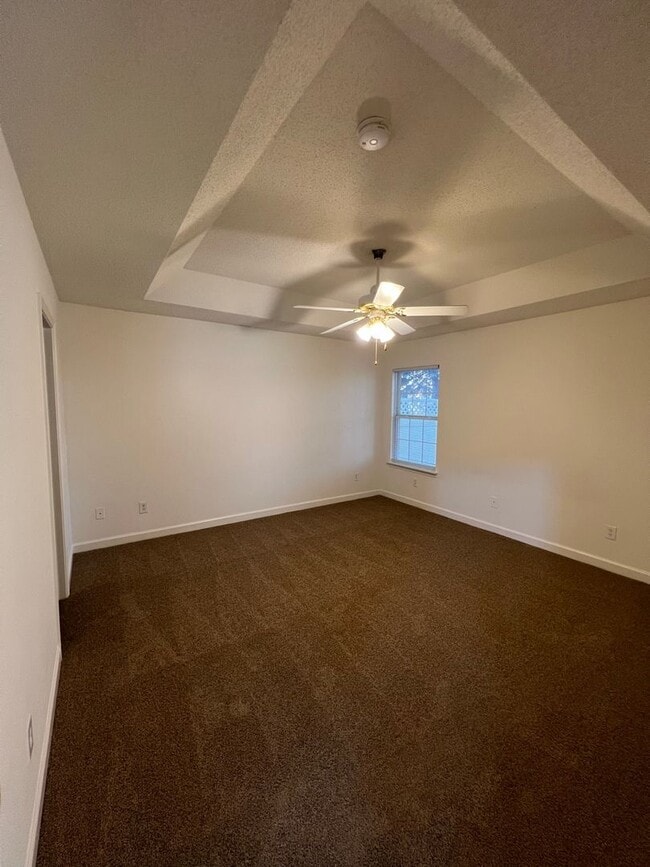 Building Photo - 203 Clusters Cir