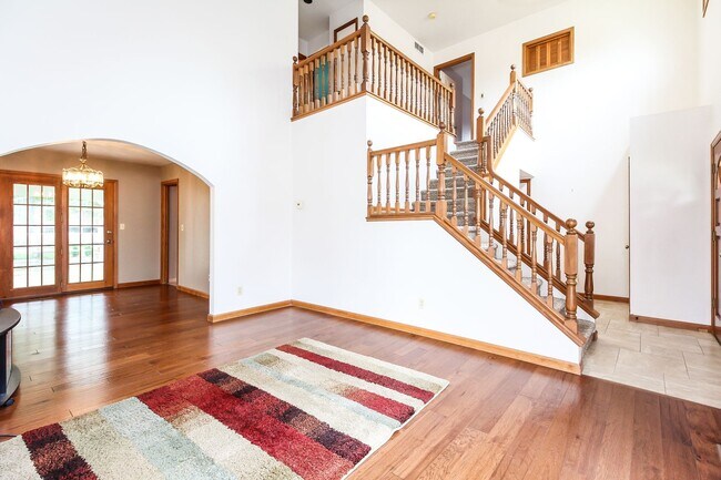 Foto del edificio - Spacious 3-Bedroom Home with Unfinished Ba...