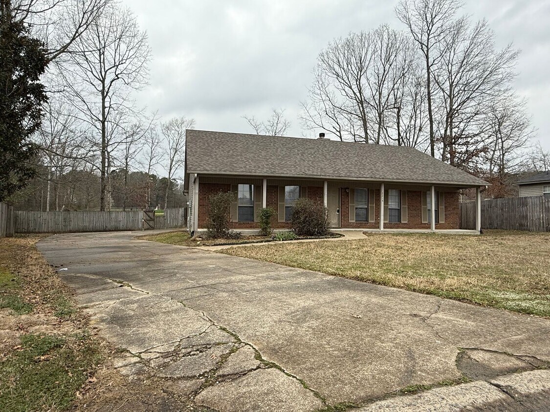 Primary Photo - 2214 Cherry Creek Cir
