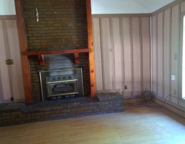 Building Photo - 523 Highland Dr