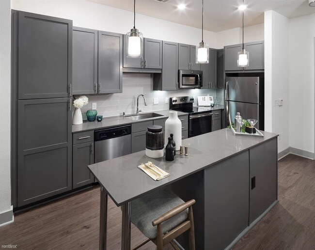 Building Photo - 1 br, 1 bath Apartment - 218 Travis St 431