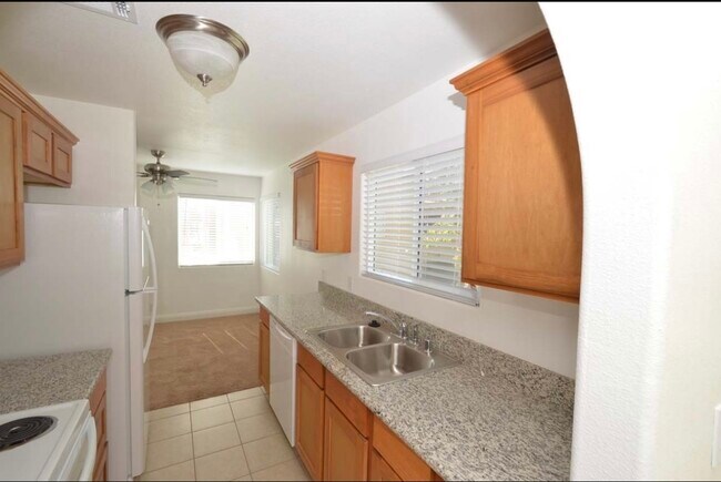 Foto del edificio - 1854 N Decatur Blvd