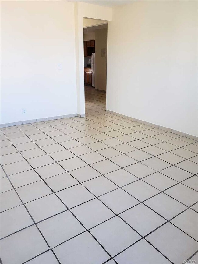 Foto del edificio - 204 Sunrise Hwy