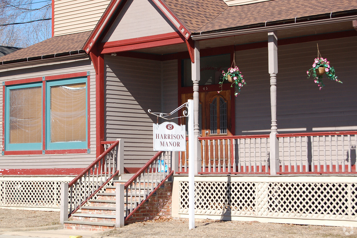 Building Photo - Harrison Manor