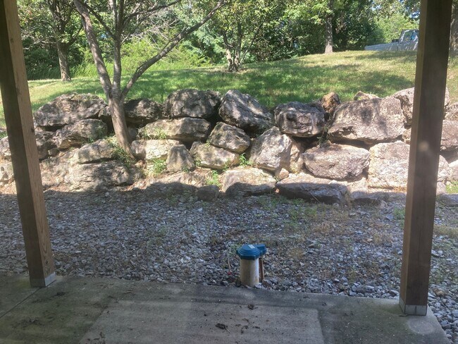 Foto del edificio - 1 Bedroom 1 Bath Ground Floor Apartment with Private Patio!