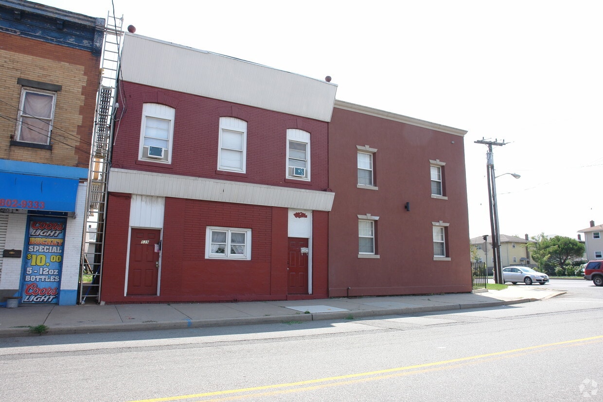 Primary Photo - 539 Roosevelt Ave