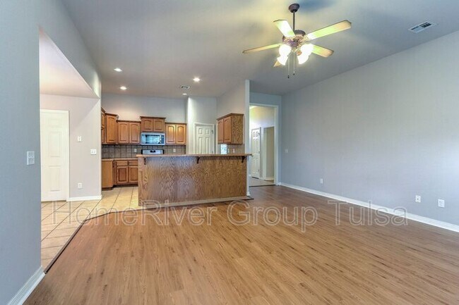 Foto del edificio - 11505 E 102nd St N