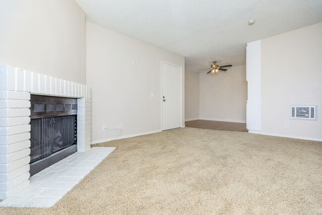 Foto del interior - North Bonita Racquet Club, LLC