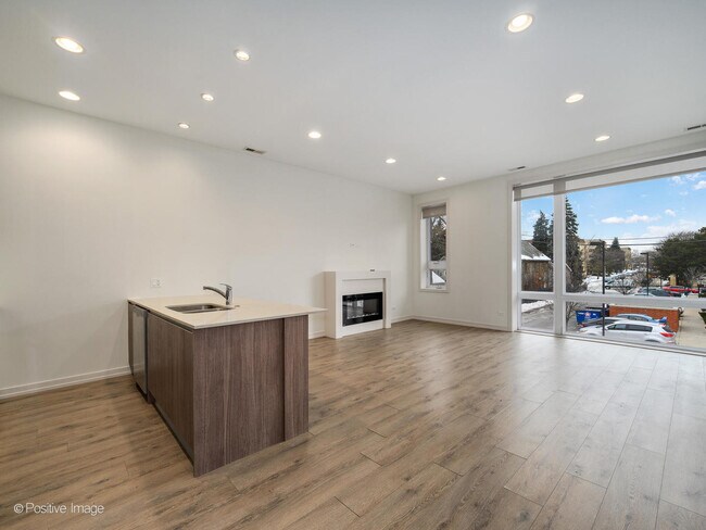 Foto del edificio - 4111 N Narragansett Ave