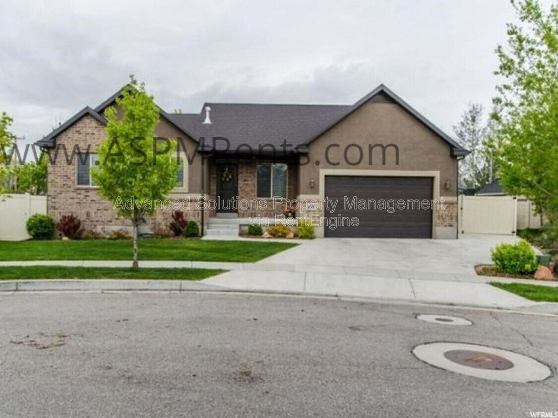 Foto principal - 1134 Rural Rd S