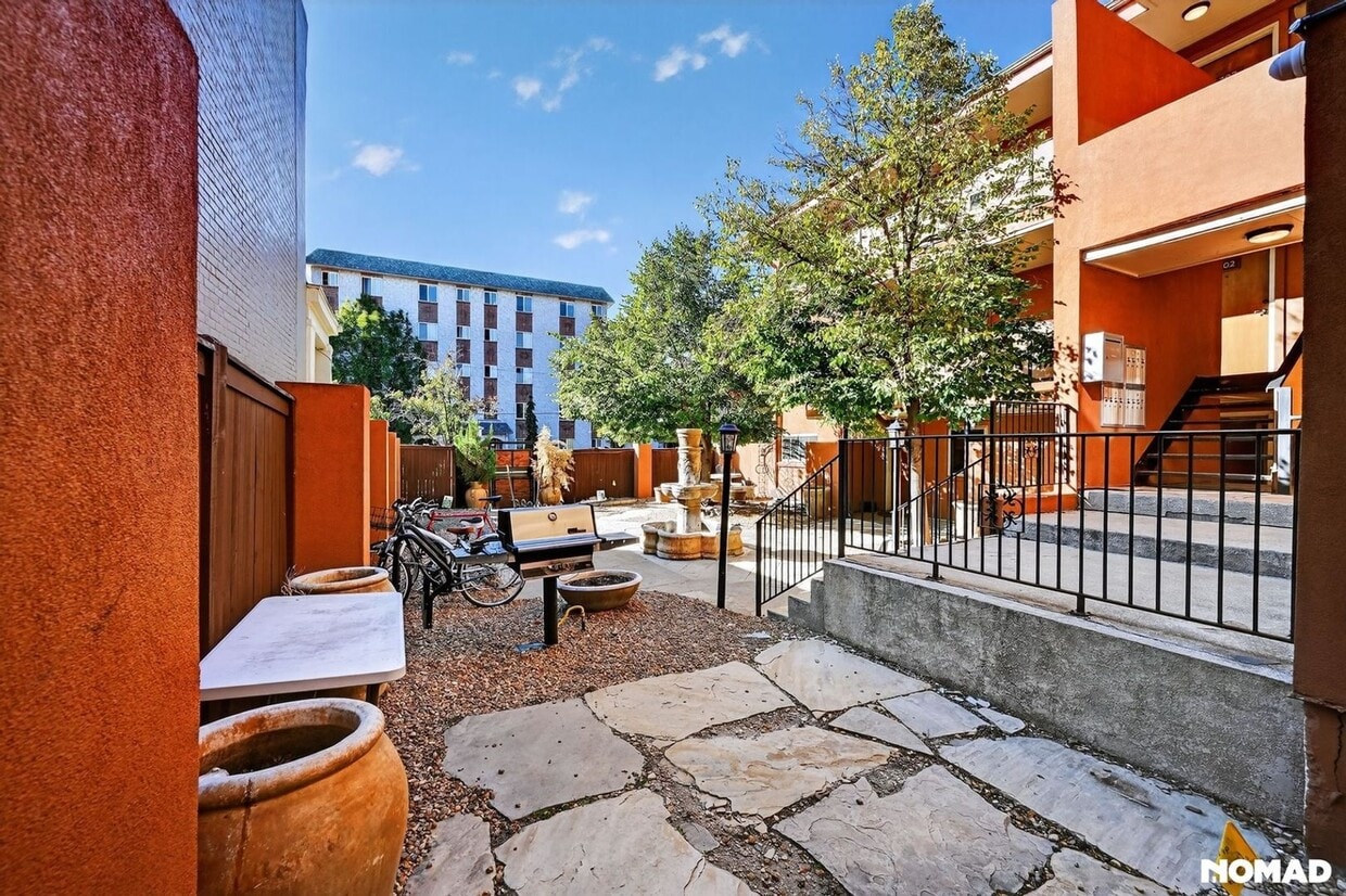 Foto principal - 20 S Logan St