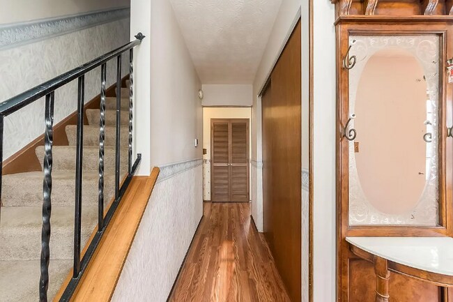 Building Photo - 5040 Norcrest Dr