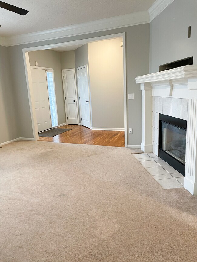 Foto del edificio - 13605 W 129th St