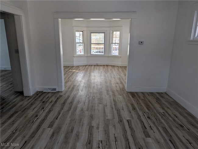 Building Photo - 2939 E 130th St