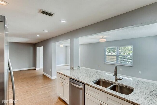 Building Photo - 3 br, 2 bath House - 6276 102nd Terrace No...
