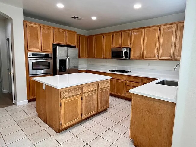 Foto del edificio - 525 Avenida Ortega