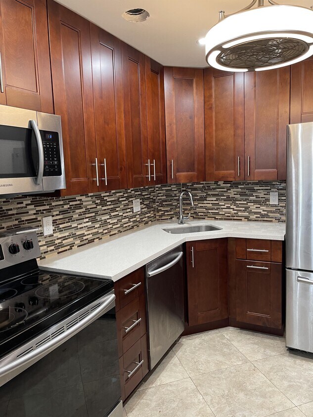 Foto principal - 3115 Oakland Shores Dr
