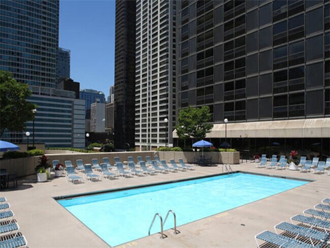 Building Photo - 447 E Ohio St