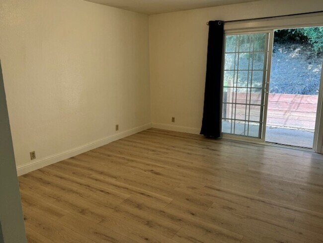 Foto del edificio - 3 Bedroom, 2 bath home with indoor laundry...