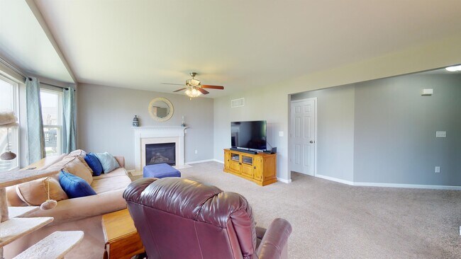 Foto del edificio - 817 Saybrook Falls Dr
