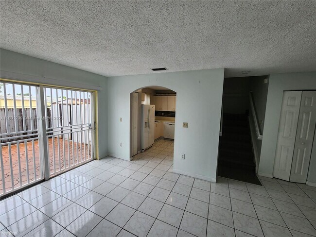 Foto del edificio - 4 br, 3 bath Condo - 384 NW 114th Ave # 20...