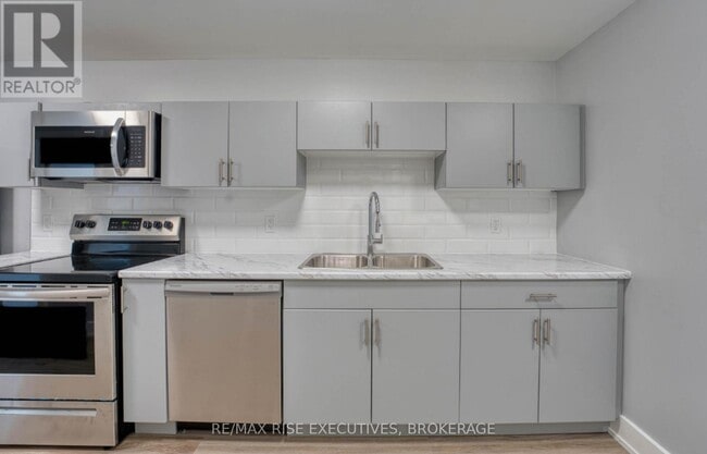 Building Photo - 597-597 Gavin Ct