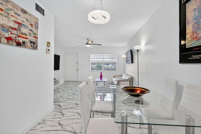 Building Photo - 5 Abbey Ln