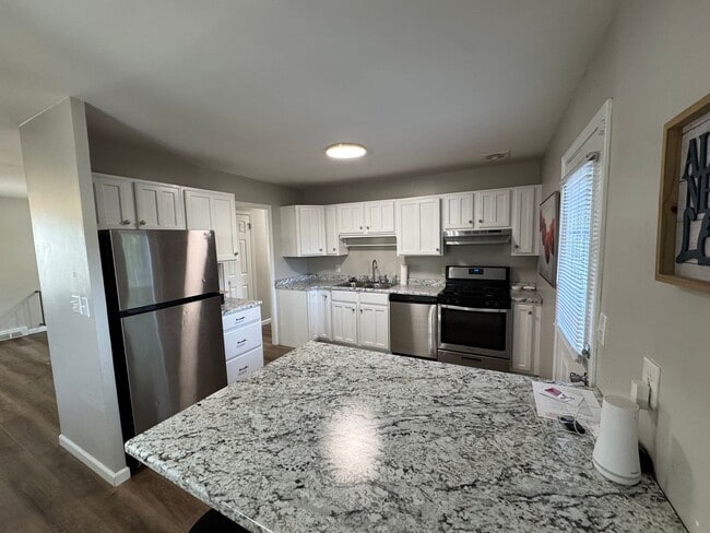 Building Photo - 3 Bedroom 2 Bath house in Bettendorf