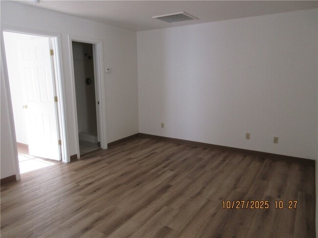 Foto del edificio - 1403 E Andy Devine Ave