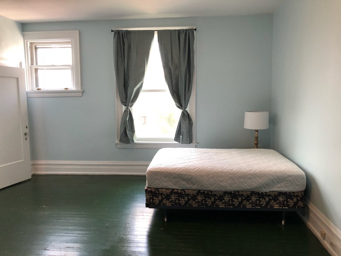 Foto principal - 847 W Park St