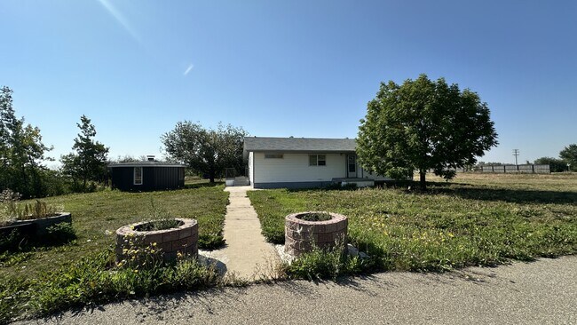 Building Photo - 60037 Township Rd 725