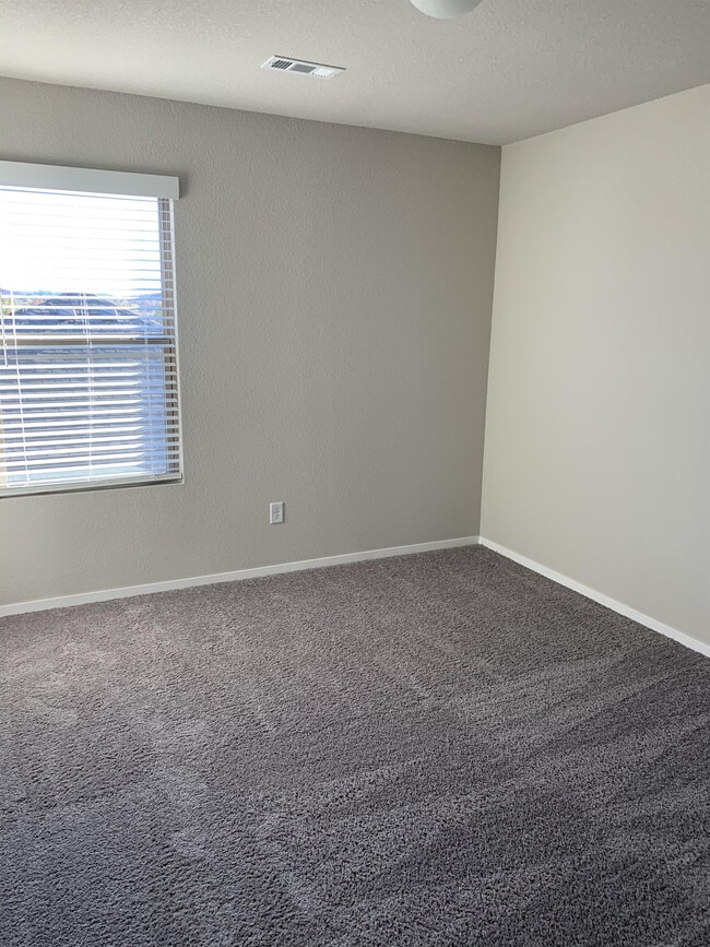 Photo - 1127 S Kingfisher Ln House