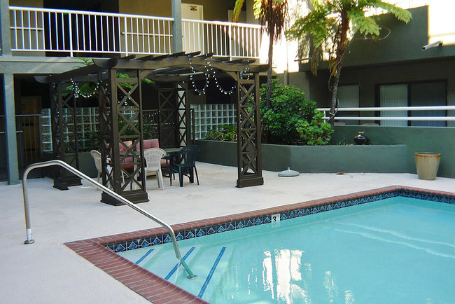 Pool+Gazebo - North Tower Apts